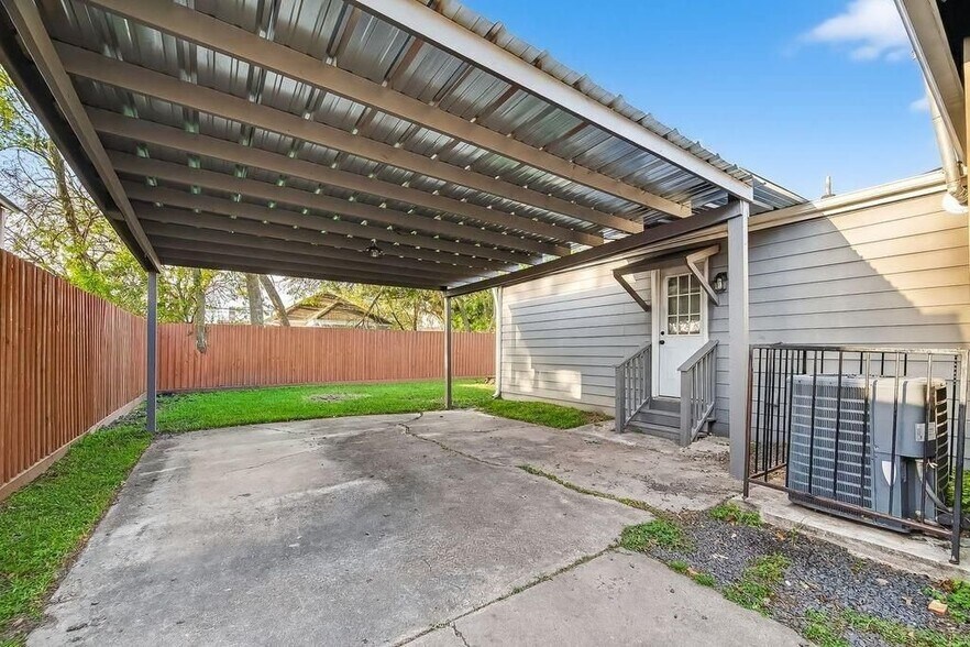 Building Photo - 4520 Sharon St