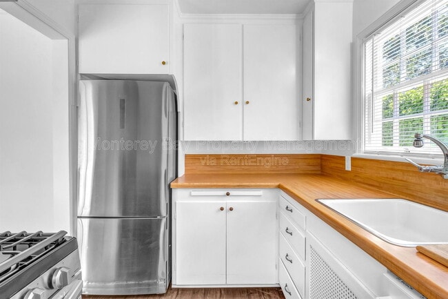 Building Photo - 84 Vía Del Pinar