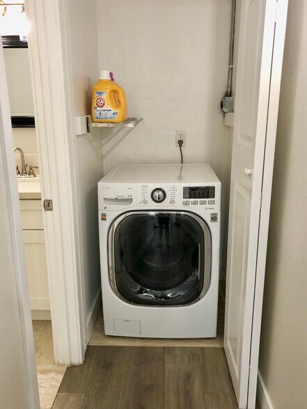 Building Photo - 2343 E 17th St