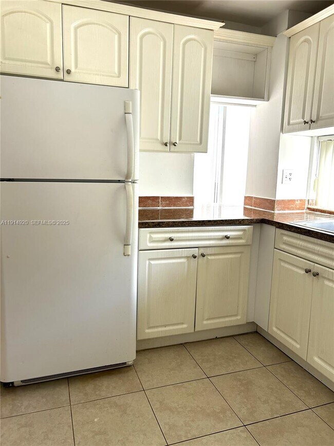 Building Photo - 16919 N Bay Rd