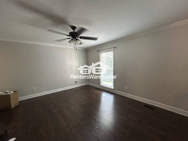 Building Photo - Beautifully maintained traditional 4-bedroom 2 and 12 bath home!