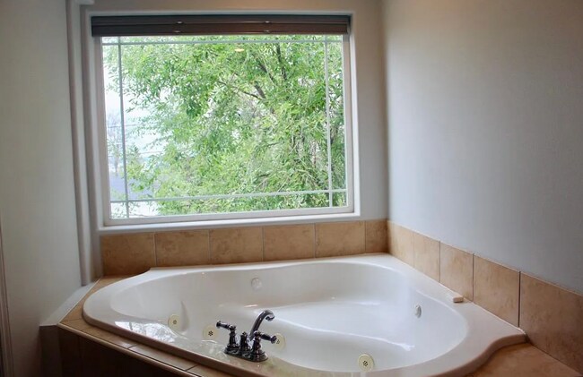 Building Photo - Lowther Single Family