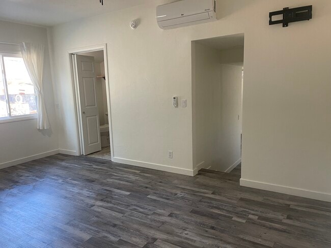 Building Photo - 9074 Paradise Park Dr