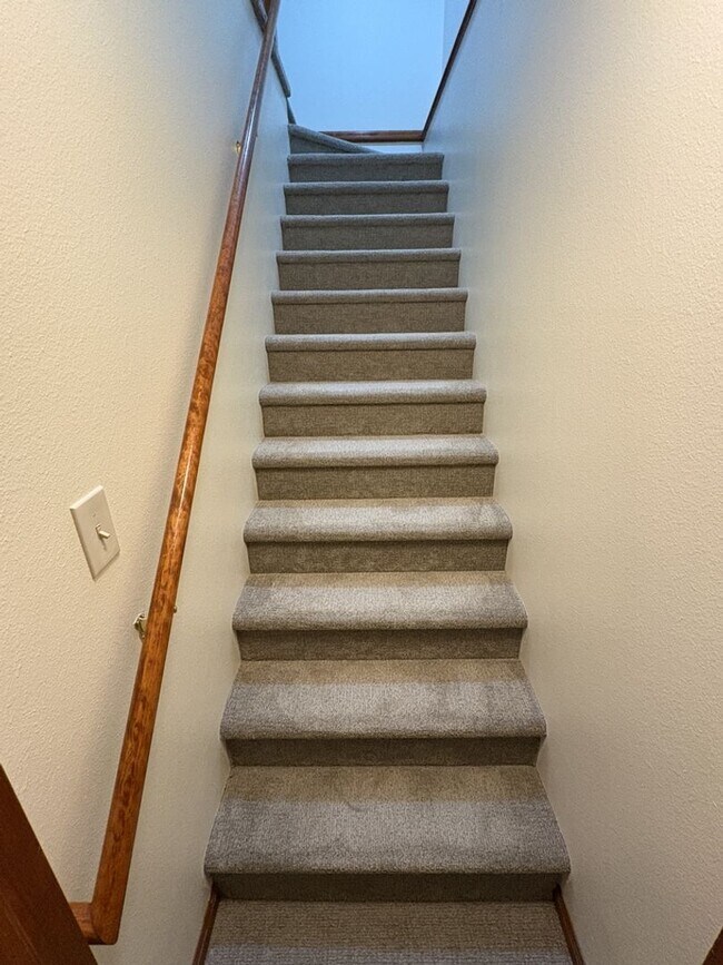 Building Photo - Updated 3BD/2BA with Garden Basement & Low Maintenance Living