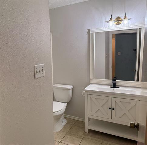 Building Photo - 2414 March Ln