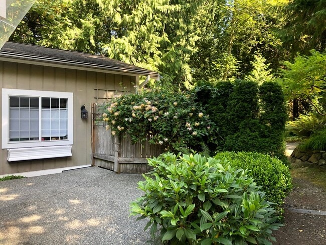 Building Photo - Charming oversized one bedroom cottage nestled quietly among a beautiful Bainbridge oasis