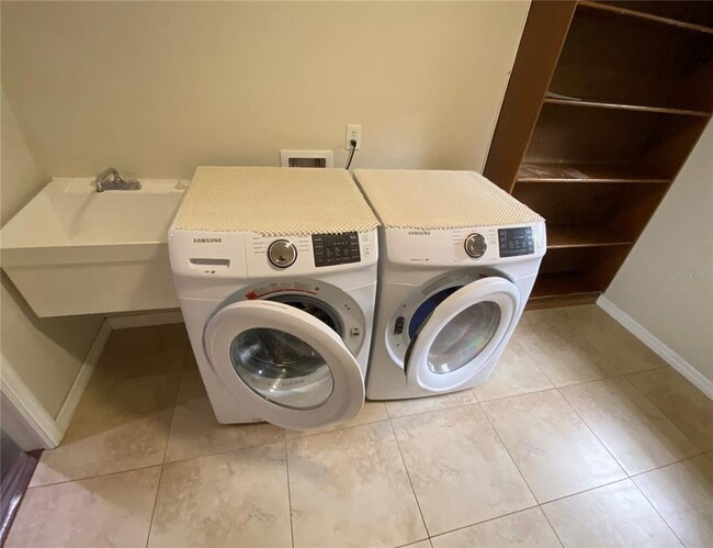 Building Photo - 214 Stevenage Dr