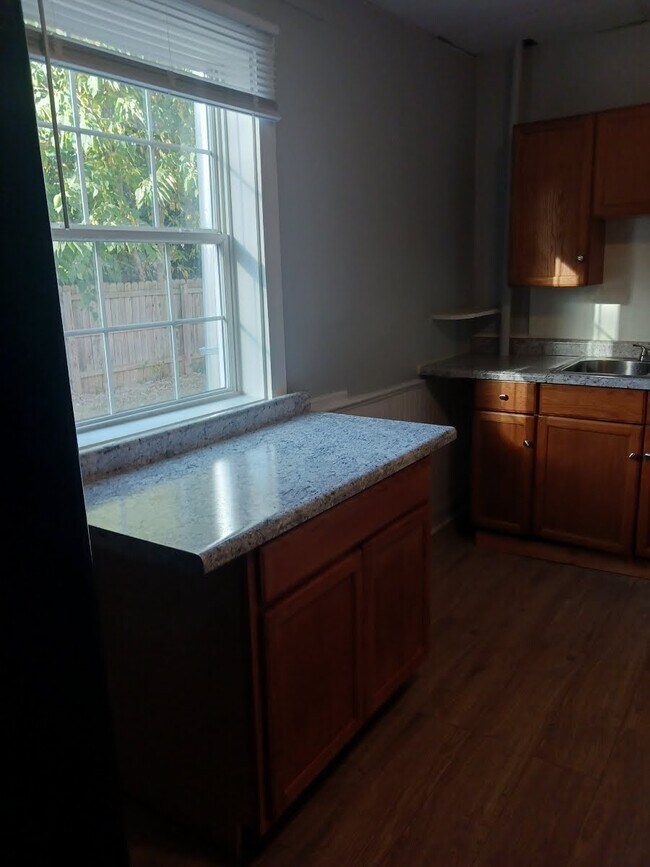 Kitchen island - 1843 Bank St