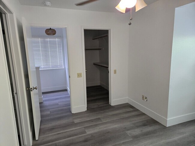 Building Photo - 4928 Westgate Ct
