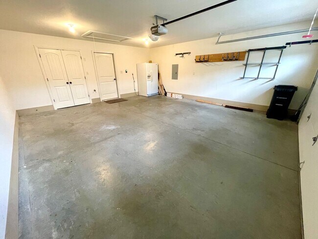 Building Photo - 3 Bedroom Ranch-Style Home in West Columbia
