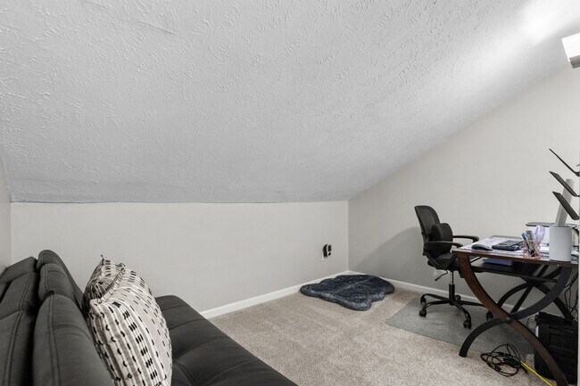 Building Photo - 4088 Fairway Lakes Dr