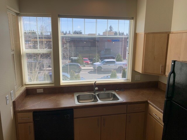Kitchen view 1 - 5287 Olympic Dr