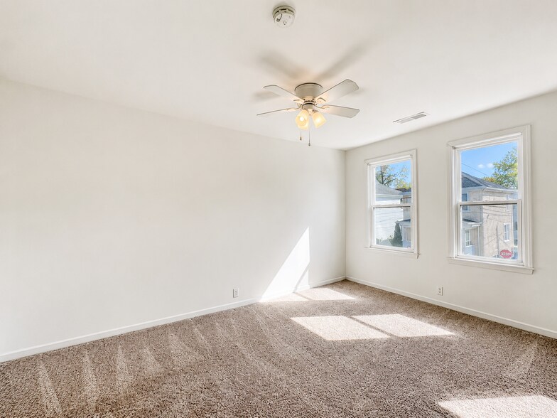 Building Photo - 3010 Woodcliff Ave