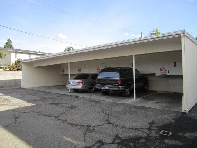 Building Photo - Charming One Bedroom Upstairs Apartment