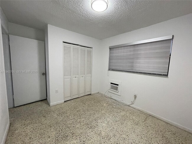 Building Photo - 142 SW 18th Ave