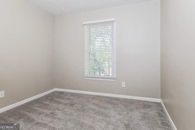 Building Photo - 7383 Fernwood Dr