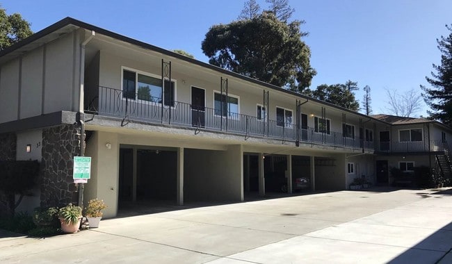 Building Photo - 33 Claremont Ave