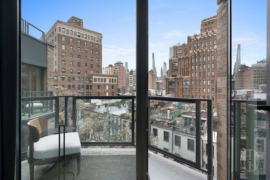 Building Photo - 164 W 74th St