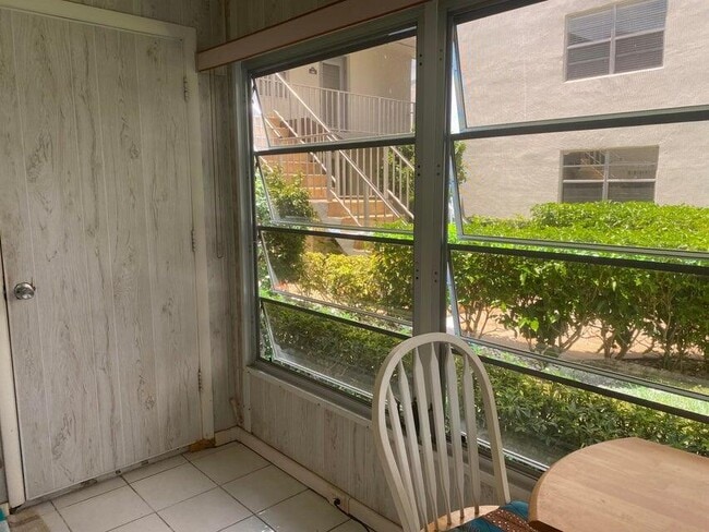 Building Photo - 542 Normandy Ln