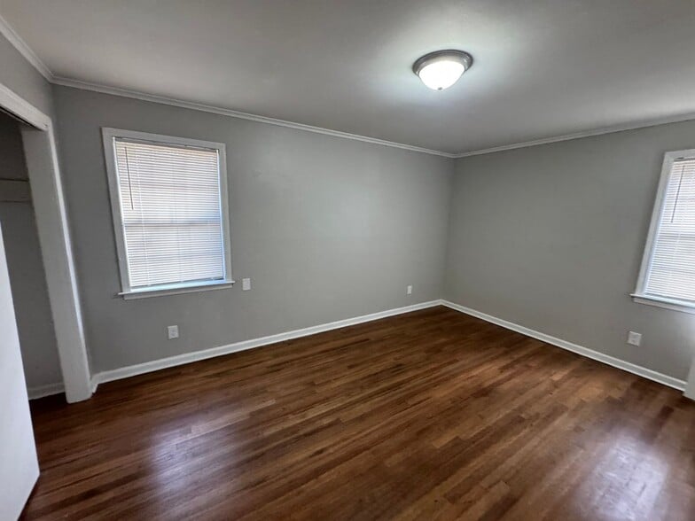 Building Photo - 1961 Croydon Ave