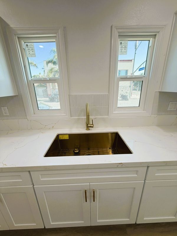 Building Photo - 1175 E Broadway