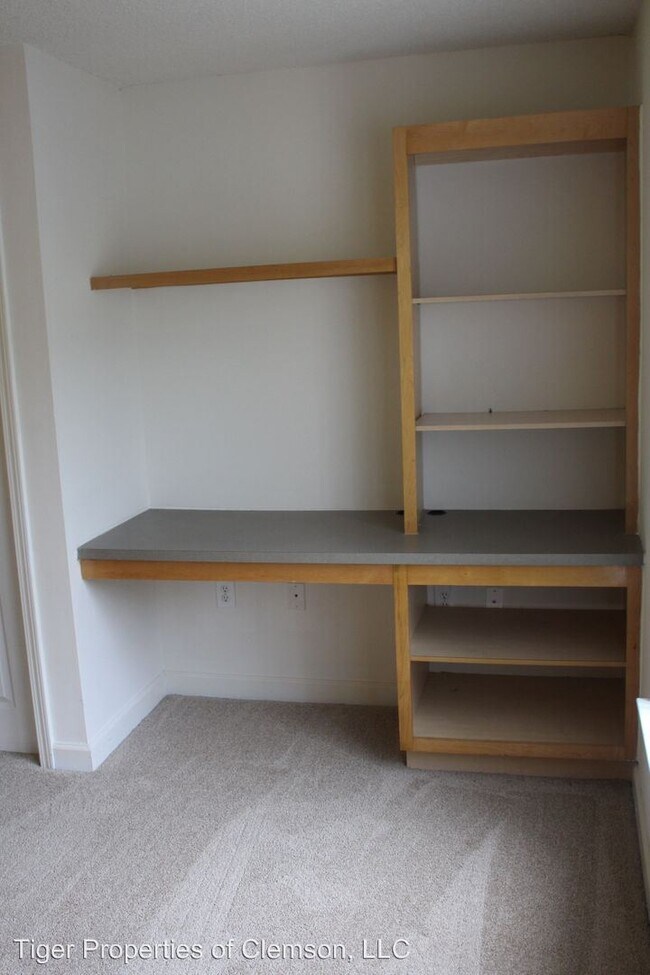 Building Photo - 211 Harts Cove Way