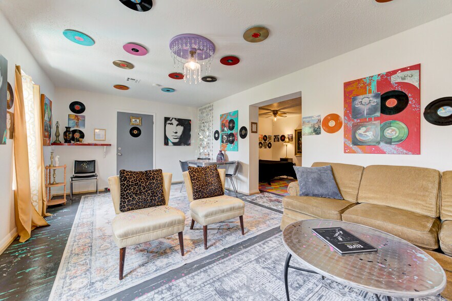 Building Photo - 117 W Harrison Ave