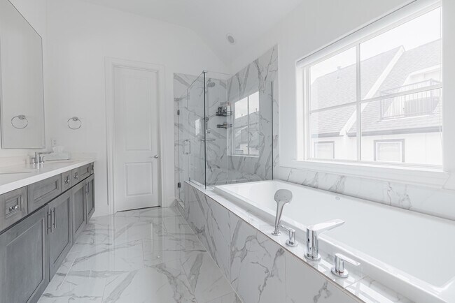 Building Photo - 10760 Craighead Dr