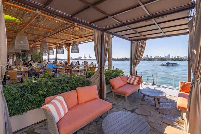 Building Photo - 1100 West Ave