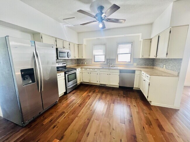 Building Photo - "Spacious 5-Bedroom Retreat with Elegant Hardwood Floors in Vibrant Minneapolis Neighborhood!"