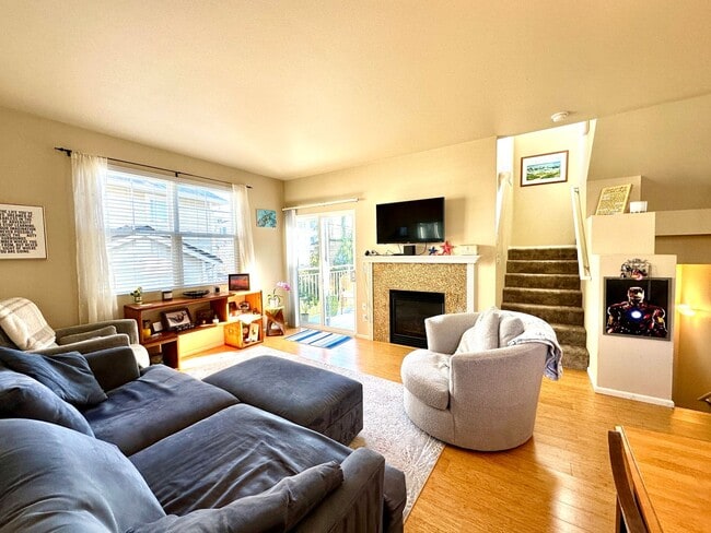 Building Photo - 3bd/2.5ba Sammamish Townhouse