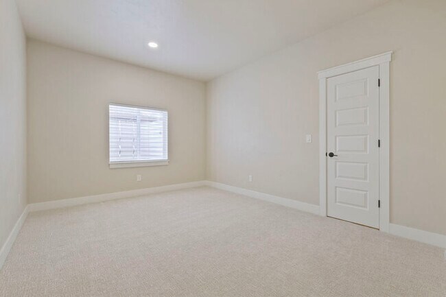 Building Photo - 5839 Yancey Dr