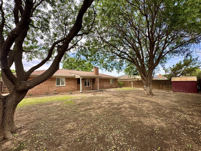 Building Photo - 510 N Gardner Ave