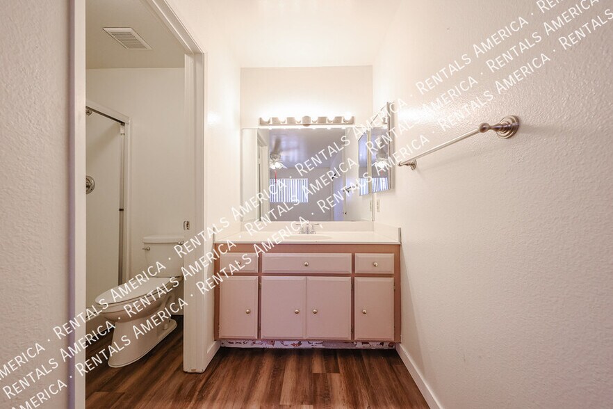 Building Photo - 5525 E Thomas Rd