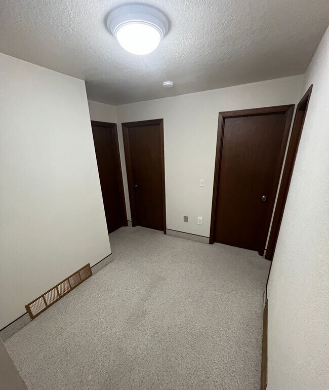 Building Photo - Beautiful 5 bed/3 Bath Home in Heights
