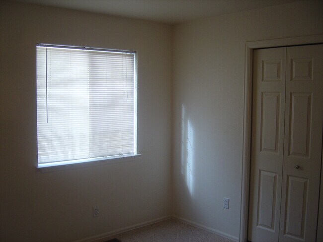 second bedroom - 4147 Outlook Blvd