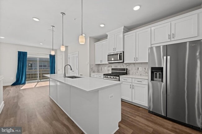 Building Photo - 148 Stowe Dr