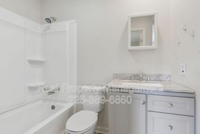 Building Photo - 8933 Baronne Dr