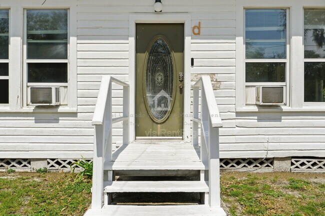 Building Photo - 104 N Clyde Ave