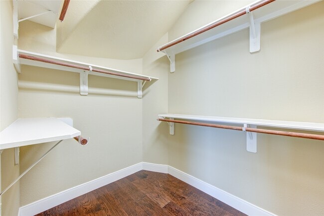 Building Photo - 4623 Montcliff Bend Ln