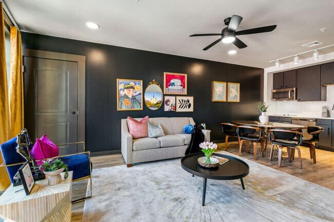 Building Photo - 611 Commerce St