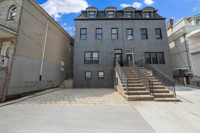 Building Photo - 241 Palisade Ave