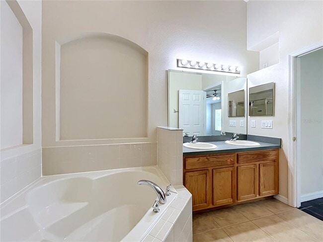 Building Photo - 1045 Willow Branch Dr