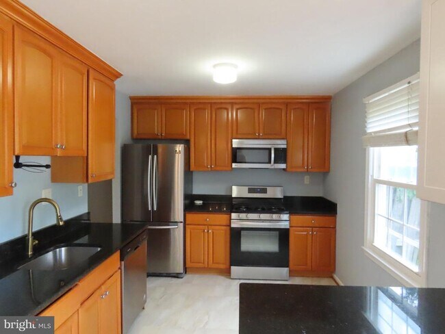 Building Photo - 624 Northcliffe Dr