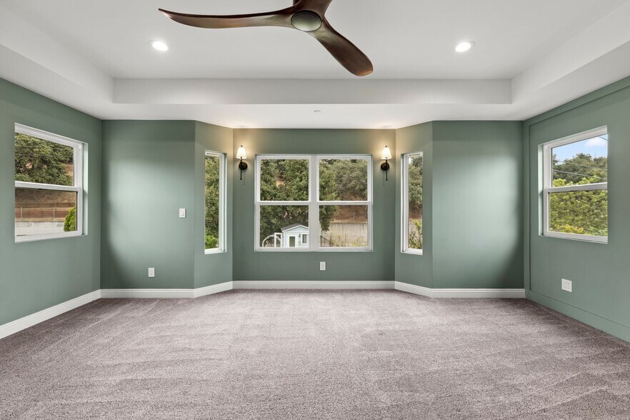 Building Photo - 1096 Canyon View Dr