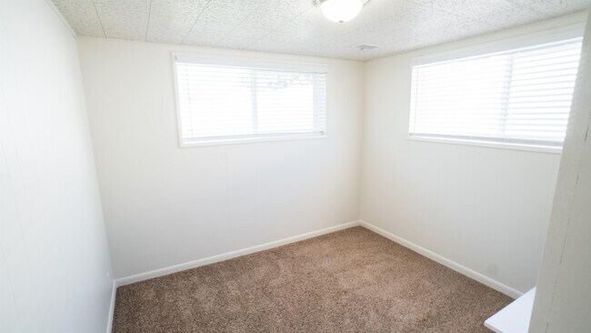 Building Photo - 5558 S Somerset Way