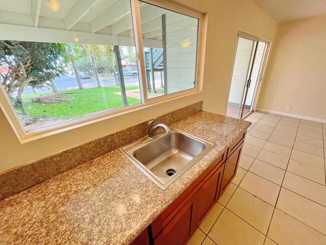 Building Photo - Spacious 1-Bedroom Ground Floor Unit in So...