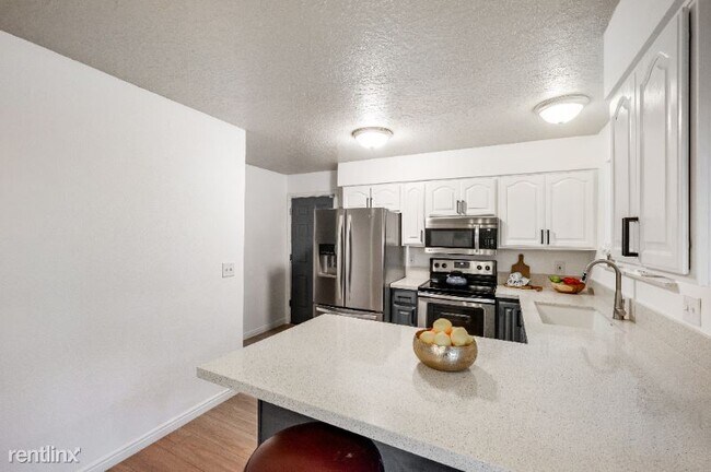 Building Photo - 5 br, 2 bath House - 3747 W Gandalf Dr