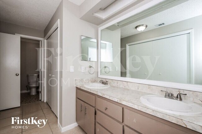 Building Photo - 1739 Goldfinch Ct