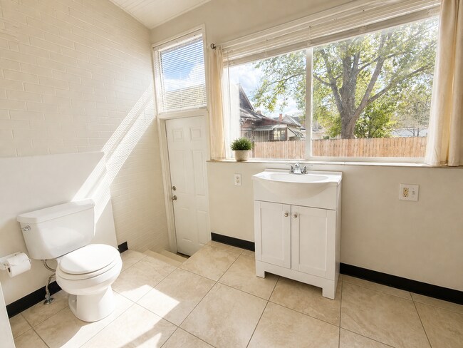 Building Photo - Refined Living in the Heart of Pueblo 25% OFF FIRST MONTH'S RENT